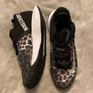 Nike court leopard print women’s 6